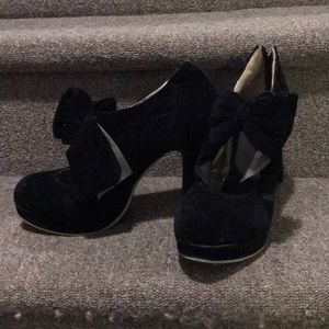 Black velvet high heel shoes